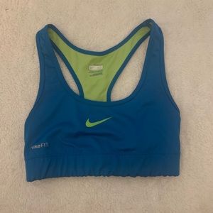 This is an xs Nike Fit sports bra